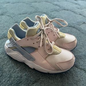 Nike Girl Huaraches